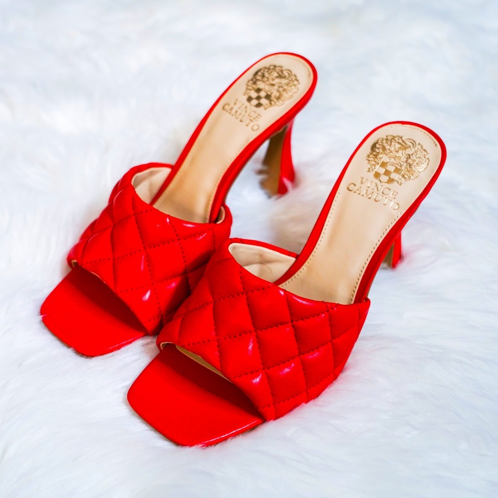 VINCE CAMUTO QUILTED LEATHER RESELM SANDALS #new #withBox